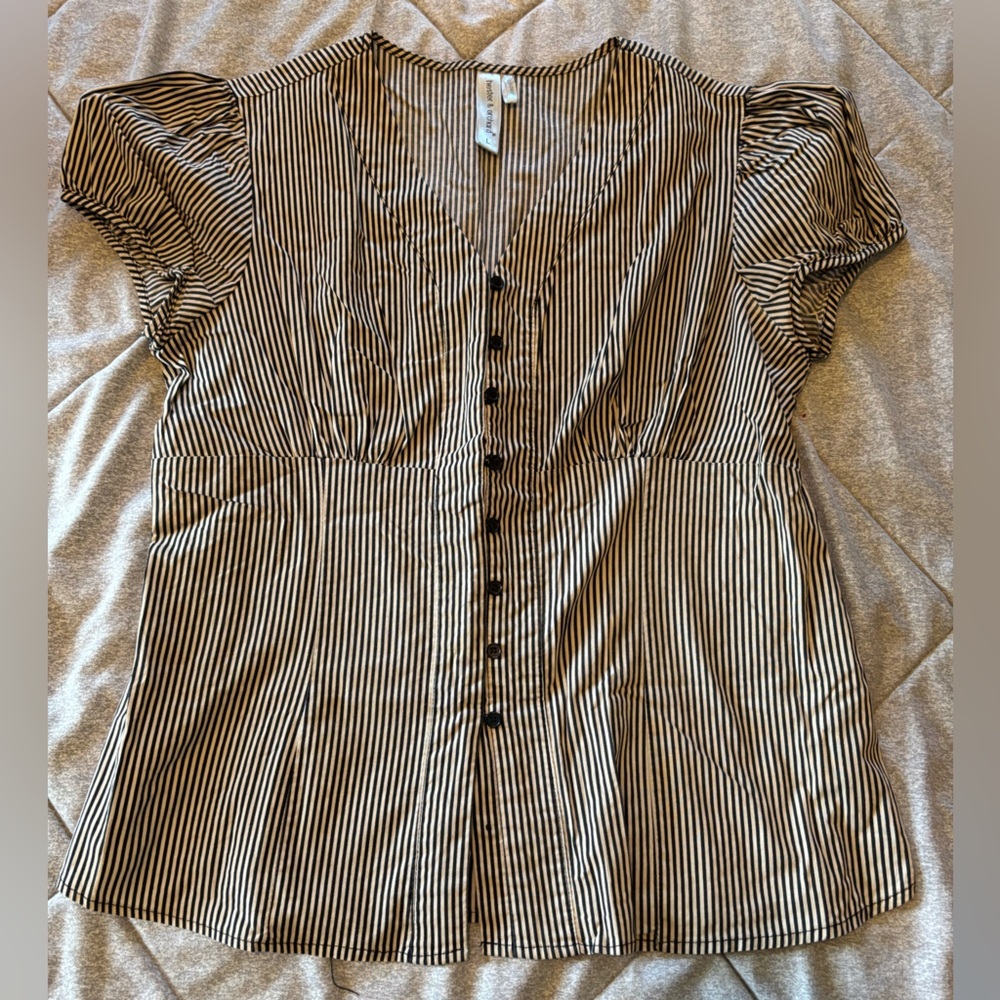 Hester & Orchard Black White Pinstripe V-Neck Puff Sleeve Button Front Blouse‎ L